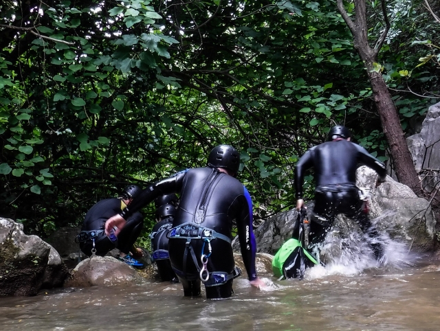 Saliendo del agua en el rio